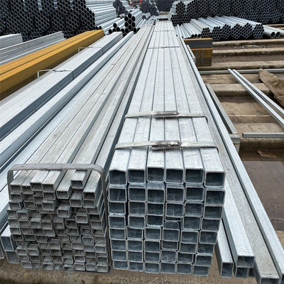 Dureté Moyenne Dureté de l'acier de construction Tube d'acier carré 20 mm par kg avec revêtement galvanisé