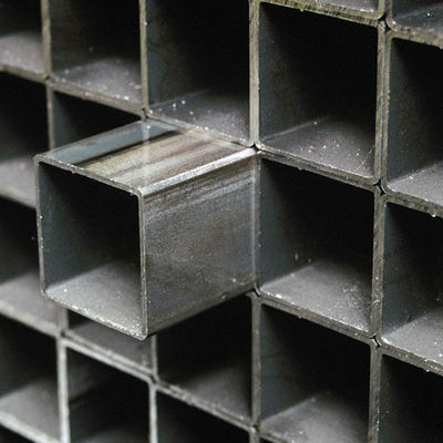 BS EN GB AiSi ASTM A50 1*1 pouce 40x60 GI Pièces d'acier carrées 20x20x2 100x100 Pièces d'acier au carbone carrées Non huilées