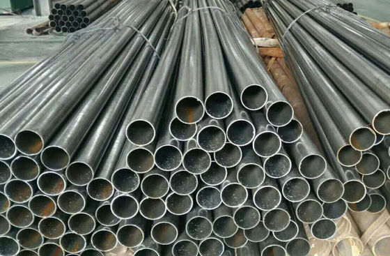Pipe en acier soudé de 6 mètres en acier au carbone en acier rond en acier au carbone en acier soudé Q235 Q275 Q345 ERW Pipe en fer huilée ou non légèrement huilée