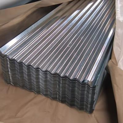 Les clients des échantillons de couleur de l'acier au carbone en tôle ondulée pour le bâtiment de structure dans la construction de la structure