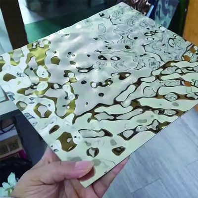Panneau mural métallique en tôle d'acier inoxydable décoratif pour une largeur personnalisée et une technique de laminage à froid à chaud