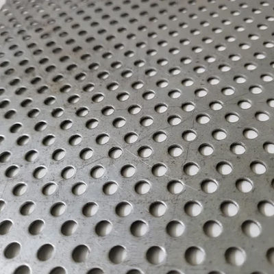 Plaque perforée en acier inoxydable 304 409L d'une épaisseur de 0,6 mm, 0,8 mm et 2 mm pour des applications industrielles de longueur personnalisée
