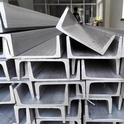 Fabricants de tôles en acier inoxydable perforé perforé à haute résistance pour les constructions de bâtiments Longueur 1-12m