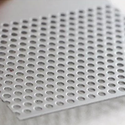 0.5 mm 0,65 mm 0,8 mm 2,5 mm 304 acier inoxydable hexagonale perforation ronde plaque perforée avec tolérance ± 1% couleur naturelle