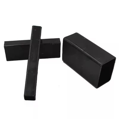 Tubes carrées laminées à chaud AISI 1020 de qualité automobile S355JR avec une surface peinte en fer noir de carbone 20x20 mm en acier inoxydable
