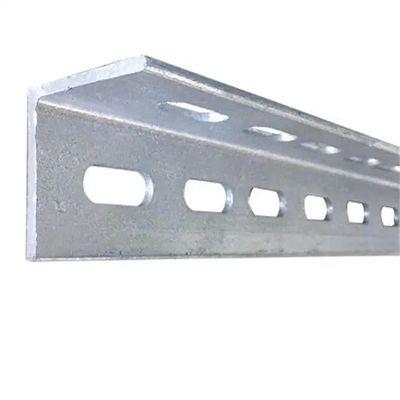 Barre d'acier en fer galvanisée à chaud non alliée à angle L avec trou pour la construction AiSi ASTM bs DIN GB JIS EN Standardisé