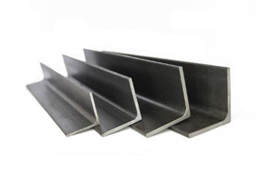 Série Q195-Q420 de qualité 135 degrés en acier au carbone Coupe à barres d'acier d'angle et perçage de 6 mm avec une surface plate en acier doux