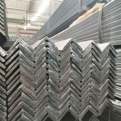 Série Q195-Q420 de qualité 135 degrés en acier au carbone Coupe à barres d'acier d'angle et perçage de 6 mm avec une surface plate en acier doux