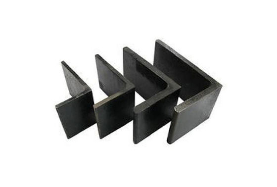 Bords lisses de la série Q195-Q420 AISI 1045 en acier laminé à chaud à angle égal Barre de fer Taille 250x250x25 pour les conceptions de porte principale