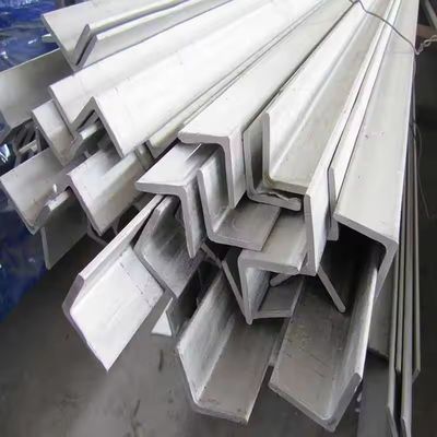 150*150 Bulbe égal Barre noire de surface à angle plat S355j2 Barres avec technique de laminage à chaud et service de perforation
