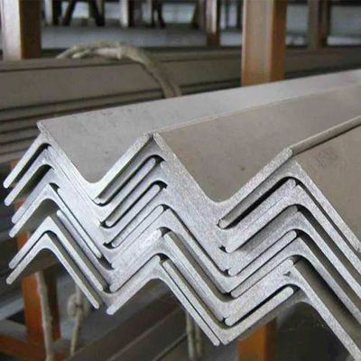 Finition de surface de l'acier perforé galvanisé Standard 50x50x5 mm pour les cadres en acier 75x75 Slotted Cold Drawn Equal
