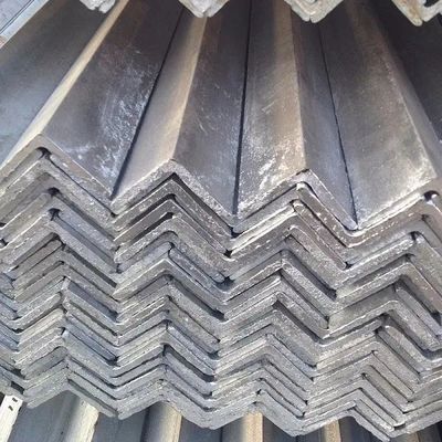 Finition de surface de l'acier perforé galvanisé Standard 50x50x5 mm pour les cadres en acier 75x75 Slotted Cold Drawn Equal