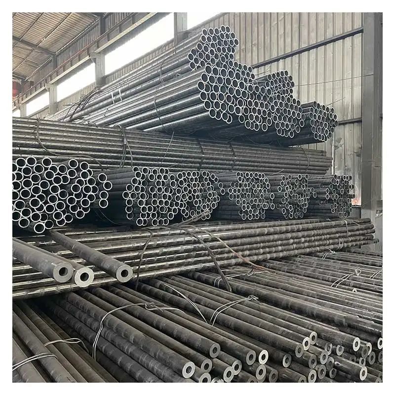 Pipe en acier au carbone sans soudure légèrement huilée pour la construction de tuyaux ronds carrés et rectangulaires