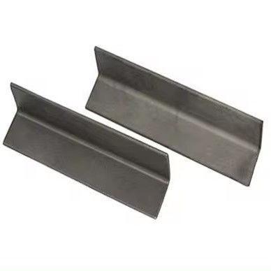 Série Q195-Q420 de qualité 135 degrés en acier au carbone Coupe à barres d'acier d'angle et perçage de 6 mm avec une surface plate en acier doux